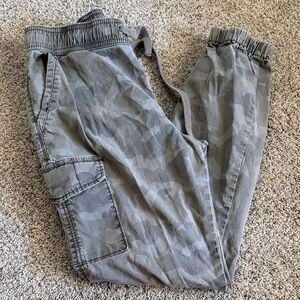 Natural reflections cargo camo jogger small